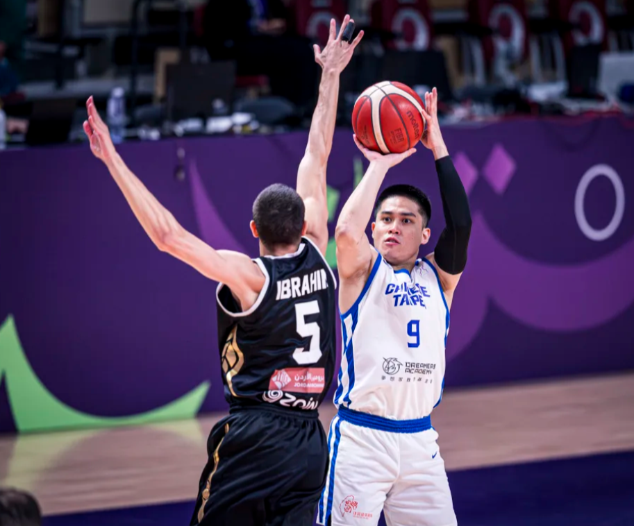 破得分荒缩, 将分差拉开, 而陈盈骏的