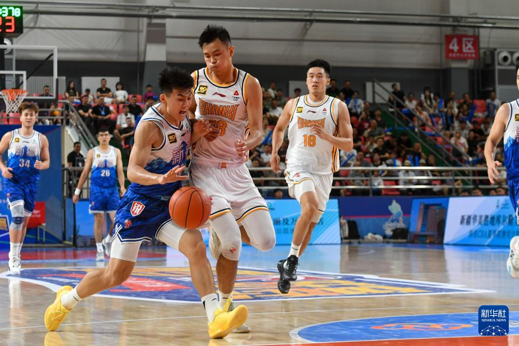 新疆伊力特, 新华社记者 新疆伊力特, 新华社记者