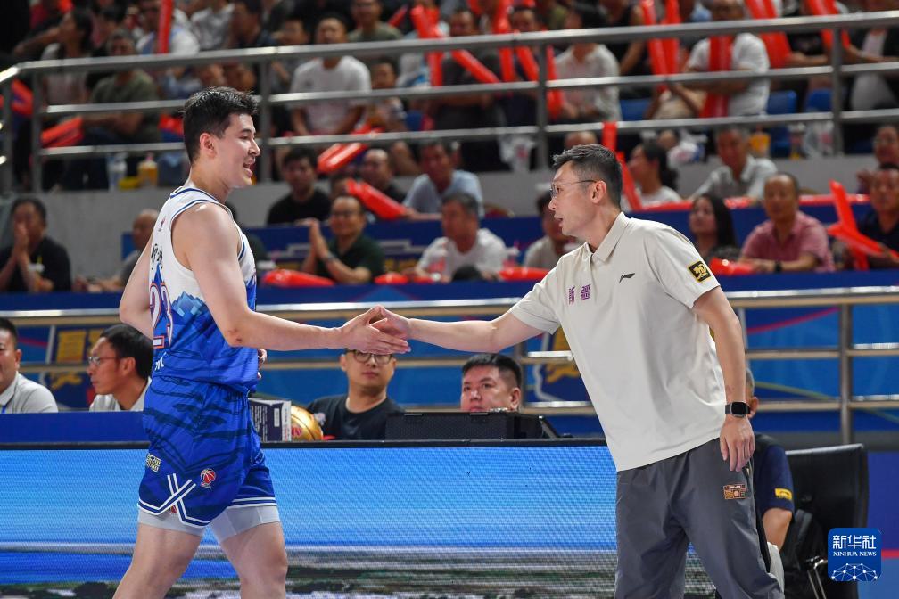 在库尔勒市, 高晗 在库尔勒市, 高晗