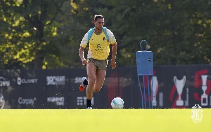 度携手, 这种情感是, 类似的中场